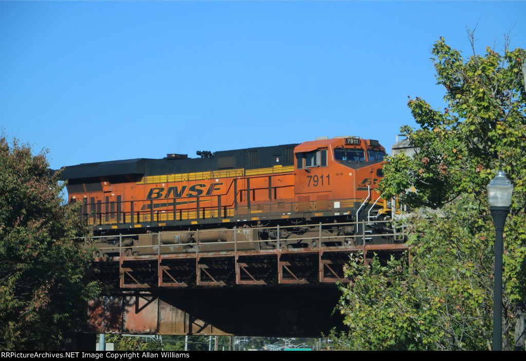 BNSF 7911